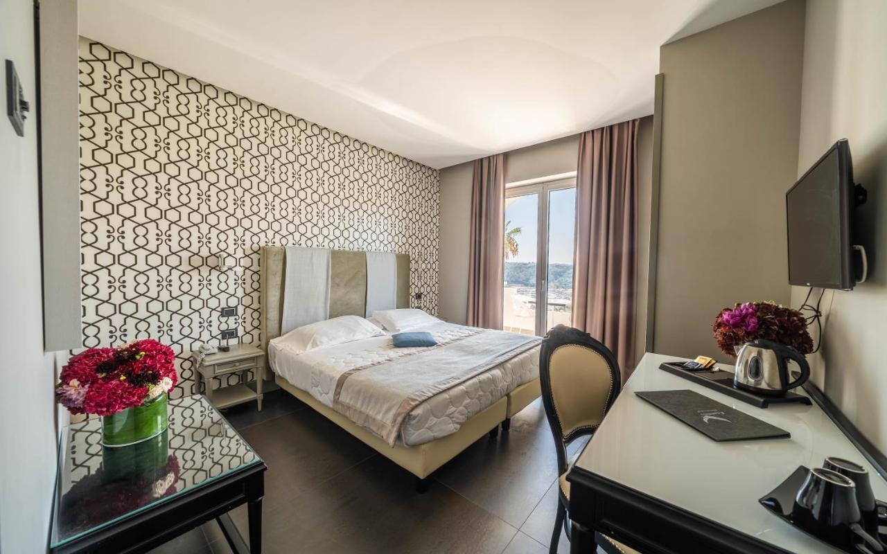 Hotel Il Gabbiano Баколи Екстериор снимка